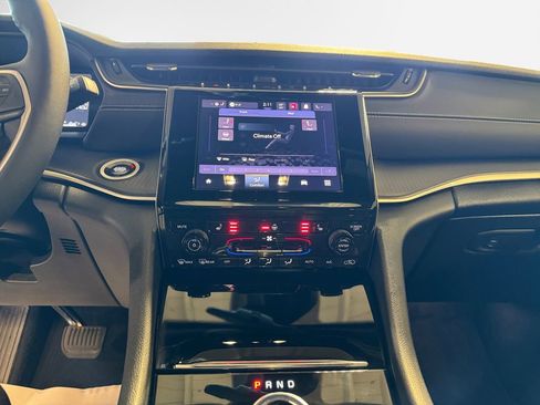 Used 2025 Jeep Grand Cherokee L Altitude image 22