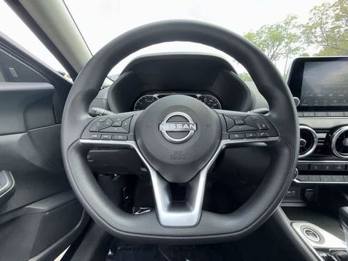 Used 2025 Nissan Sentra SV FWD image 15