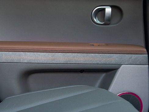 Used 2024 Hyundai Ioniq 5 Limited image 27