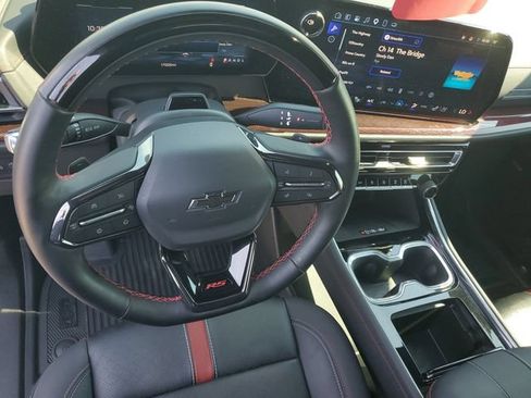 Used 2025 Chevrolet Traverse RS w/ LPO, Floor Liner Package AWD/4WD image 12