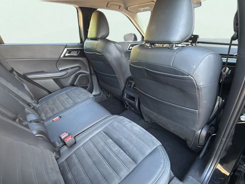 Used 2023 Mitsubishi Outlander 4WD Plug-In Hybrid image 25