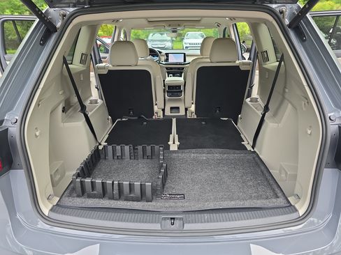 Used 2026 Volkswagen Atlas SE w/ Panoramic Sunroof Package FWD image 13