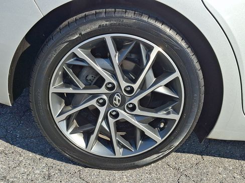 Used 2019 Hyundai Elantra Limited w/ Ultimate Package 02 FWD image 8