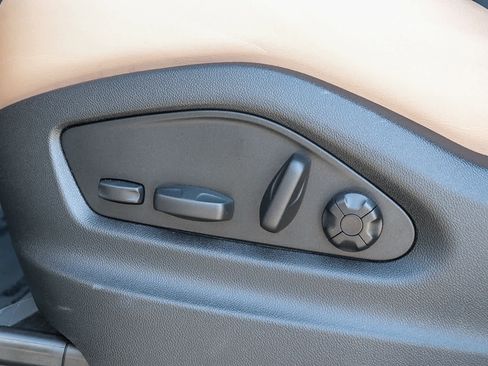 Used 2025 Porsche Cayenne image 29