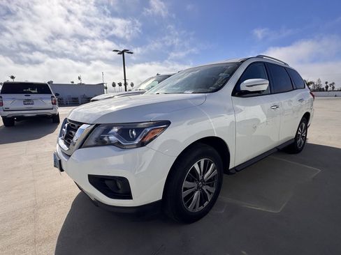 Used 2020 Nissan Pathfinder SL image 3