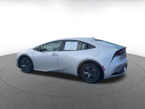 Used 2025 Toyota Prius LE image 10