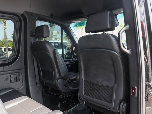 Used 2023 Mercedes-Benz Sprinter 2500 image 34