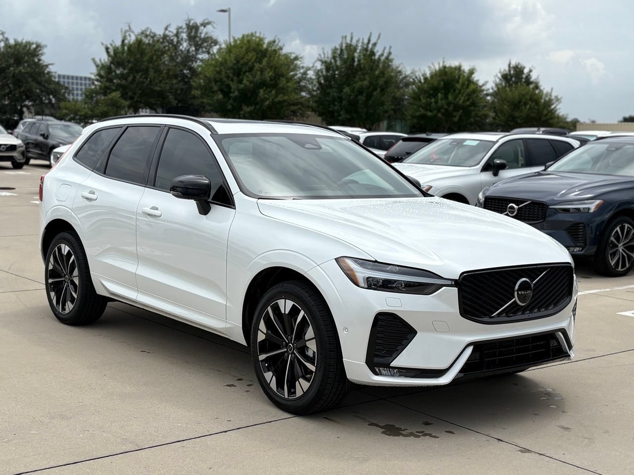 New 2026 Volvo XC60 B5 Plus w/ Protection Package Premier AWD/4WD image 4
