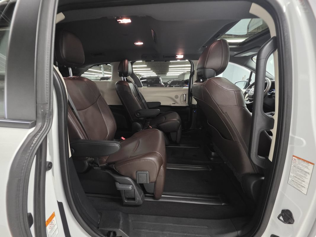 Used 2024 Toyota Sienna Platinum AWD/4WD image 24