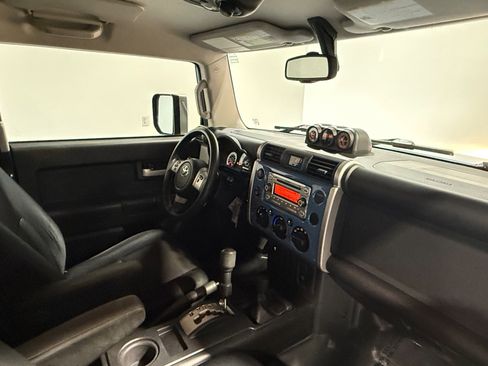 Used 2013 Toyota FJ Cruiser 4WD w/ Convenience Pkg image 50