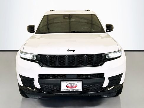 Used 2024 Jeep Grand Cherokee L Laredo image 2