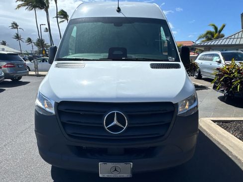 Used 2025 Mercedes-Benz Sprinter 2500 image 2