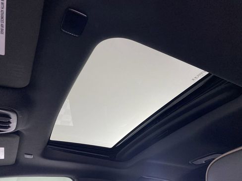 Used 2024 GMC Canyon Denali image 22