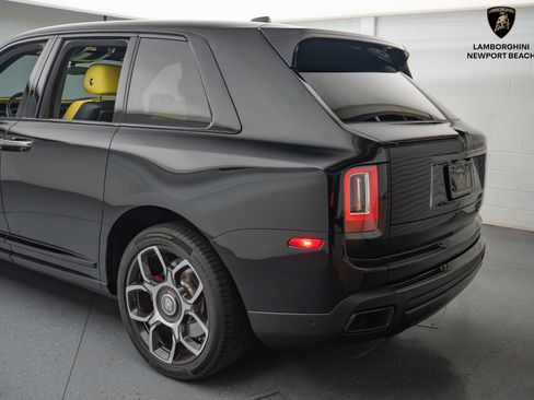 Used 2022 Rolls-Royce Cullinan Black Badge w/ Dark Exterior Package image 15