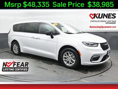 New 2026 Chrysler Pacifica Select