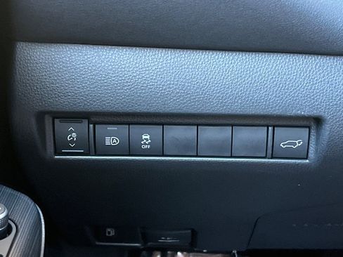 Certified 2024 Toyota Venza XLE image 33