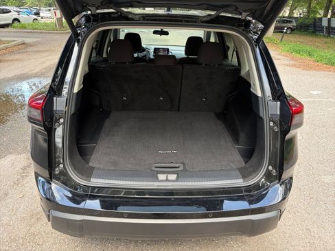 Used 2025 Nissan Rogue SV FWD image 27