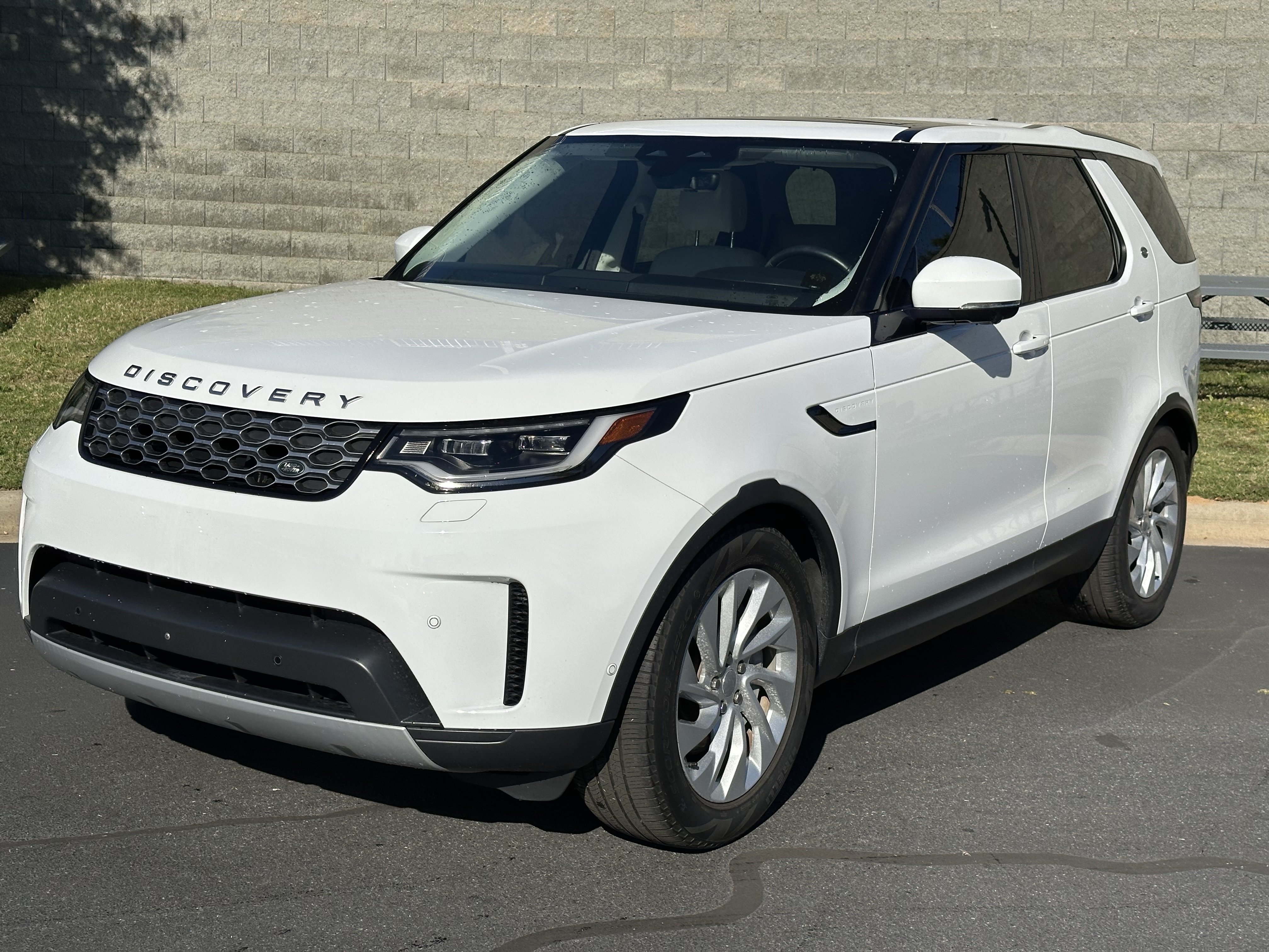 Certified 2023 Land Rover Discovery S AWD/4WD image 1
