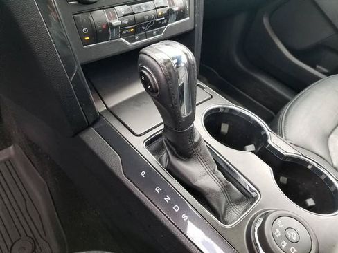 Used 2018 Ford Explorer XLT w/ Equipment Group 202A AWD/4WD image 21