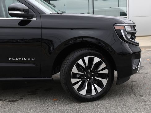 New 2025 Ford Expedition Platinum w/ Driver's Package image 4