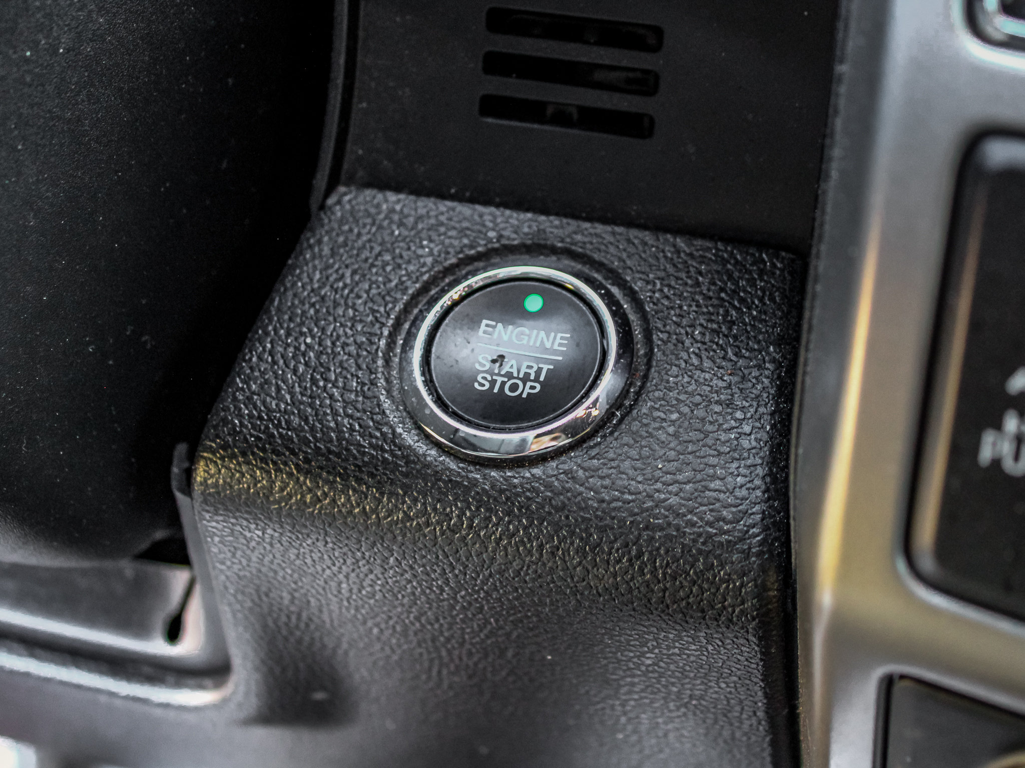 Used 2019 Ford F150 Lariat w/ Equipment Group 502A Luxury AWD/4WD image 32