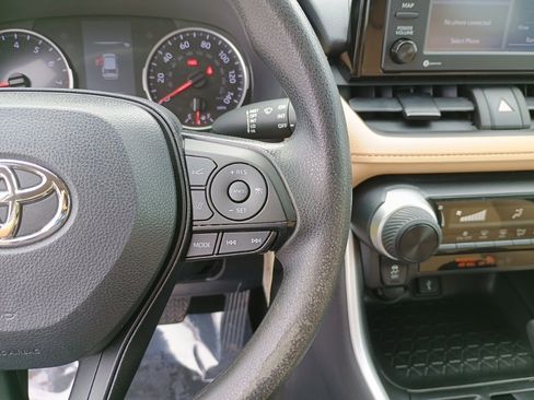 Used 2022 Toyota RAV4 LE image 26