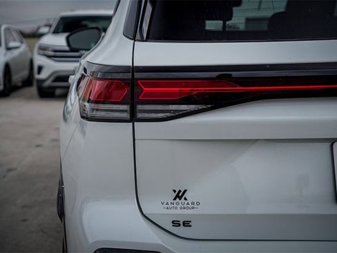 New 2026 Volkswagen Tiguan SE R-Line image 8