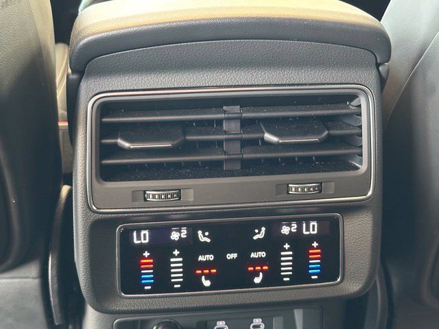 Used 2025 Audi SQ8 Prestige AWD/4WD image 19