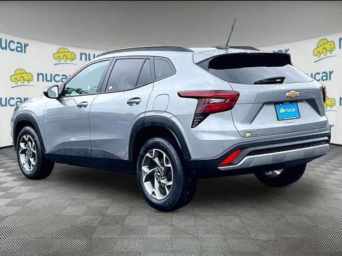 Used 2024 Chevrolet Trax LT w/ Driver Confidence Package FWD image 4