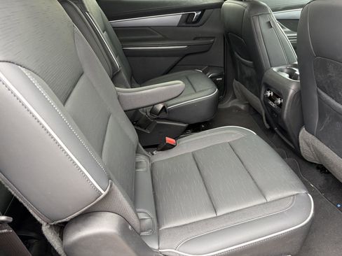 Used 2025 Buick Enclave Sport Touring FWD image 9