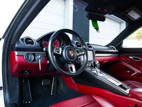 Used 2019 Porsche 718 Cayman w/ Sport Chrono Package RWD image 19