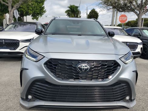 Used 2023 Toyota Highlander XSE image 2