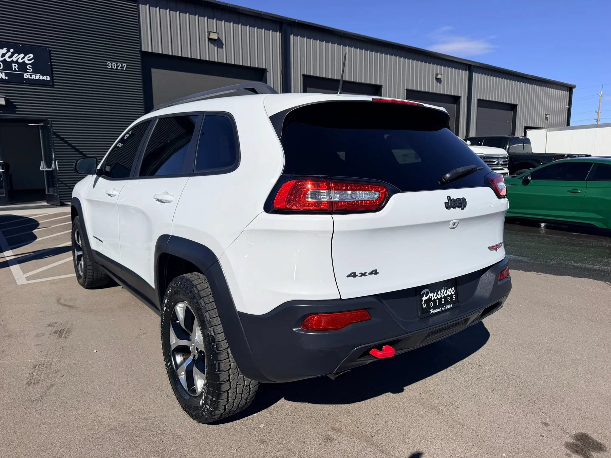 Used 2016 Jeep Cherokee Trailhawk AWD/4WD image 6