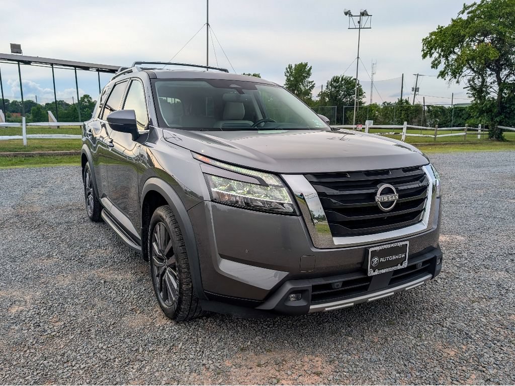 Used 2022 Nissan Pathfinder SL w/ SL Premium Package AWD/4WD image 3