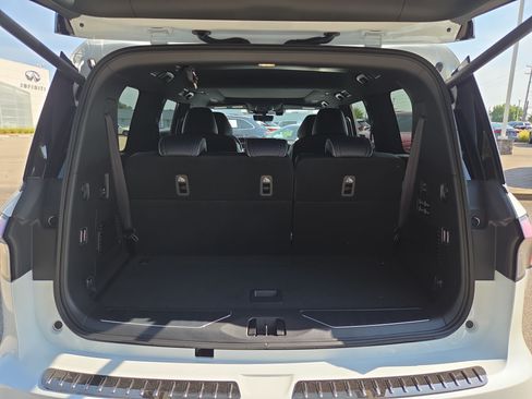 Used 2026 INFINITI QX80 4WD w/ Sport Exterior Package image 10