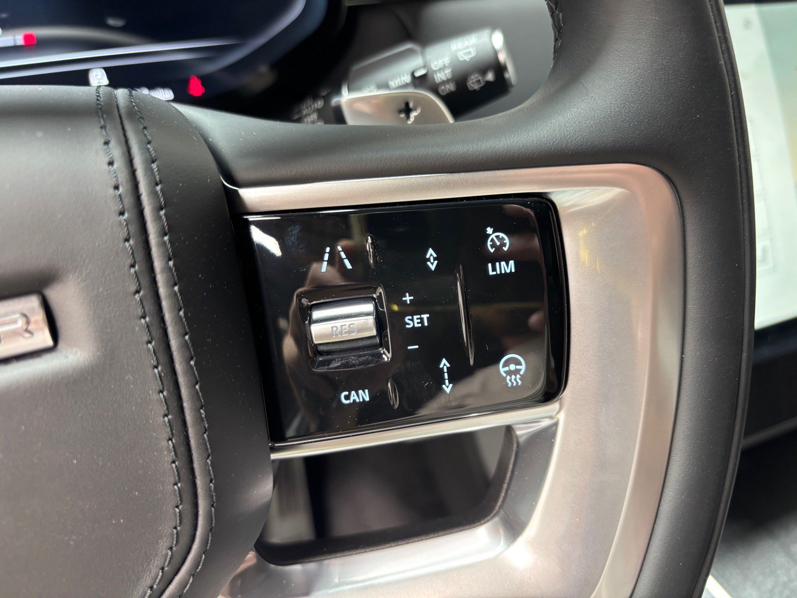New 2026 Land Rover Range Rover SE AWD/4WD image 18