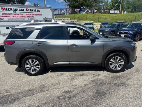 Used 2022 Nissan Pathfinder SL AWD/4WD image 6