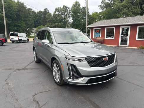 Used 2024 Cadillac XT6 Premium Luxury w/ Technology Package AWD/4WD image 2