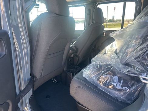 New 2025 Jeep Gladiator Willys image 32