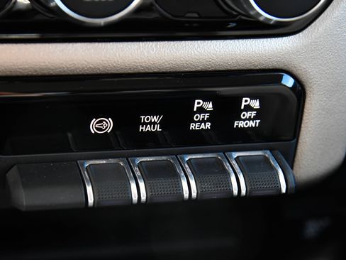 Used 2024 RAM 2500 Laramie w/ Safety Group AWD/4WD image 31