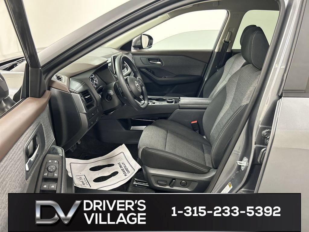 Used 2023 Nissan Rogue SV AWD/4WD image 9