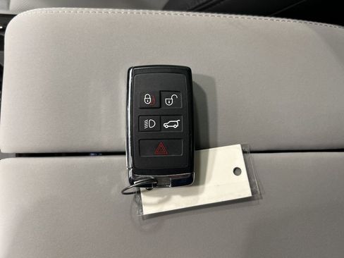 Used 2024 Land Rover Range Rover Evoque Dynamic SE image 24