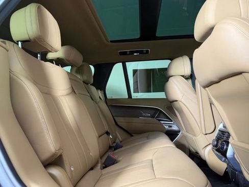 Used 2025 Land Rover Range Rover SE AWD/4WD image 30