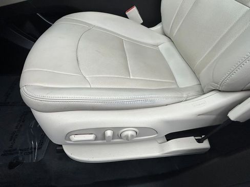 Used 2024 Buick Enclave Essence w/ Experience Buick Package FWD image 18