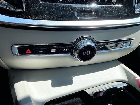 Used 2024 Volvo S60 B5 Ultimate w/ Climate Package image 24