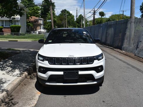 Used 2025 Jeep Compass Limited AWD/4WD image 2
