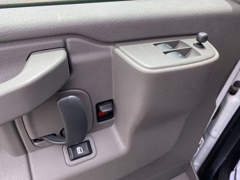Used 2025 GMC Savana 3500 LT w/ LT Preferred Equipment Group RWD image 15