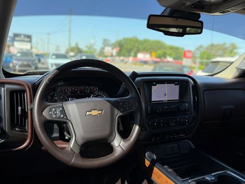 Used 2017 Chevrolet Silverado 1500 High Country image 23
