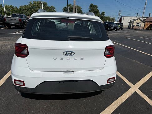 Used 2025 Hyundai Venue SEL FWD image 3