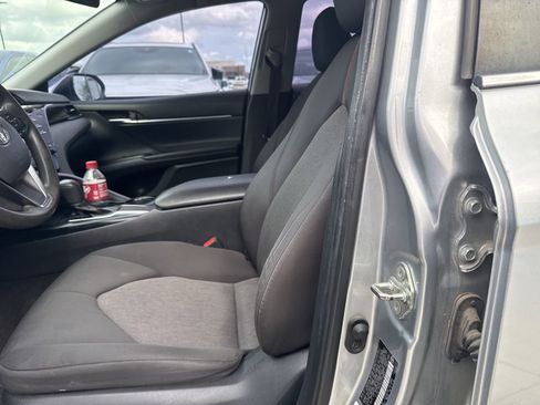 Used 2019 Toyota Camry LE image 5